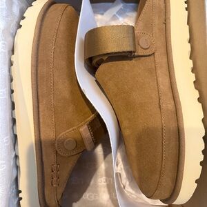 UGG womens size 9 NEW!